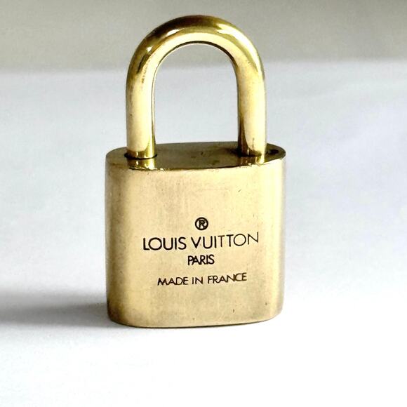 Louis Vuitton Gold Padlock & Key Set  LV Brass Lock 313 - Picture 2 of 4